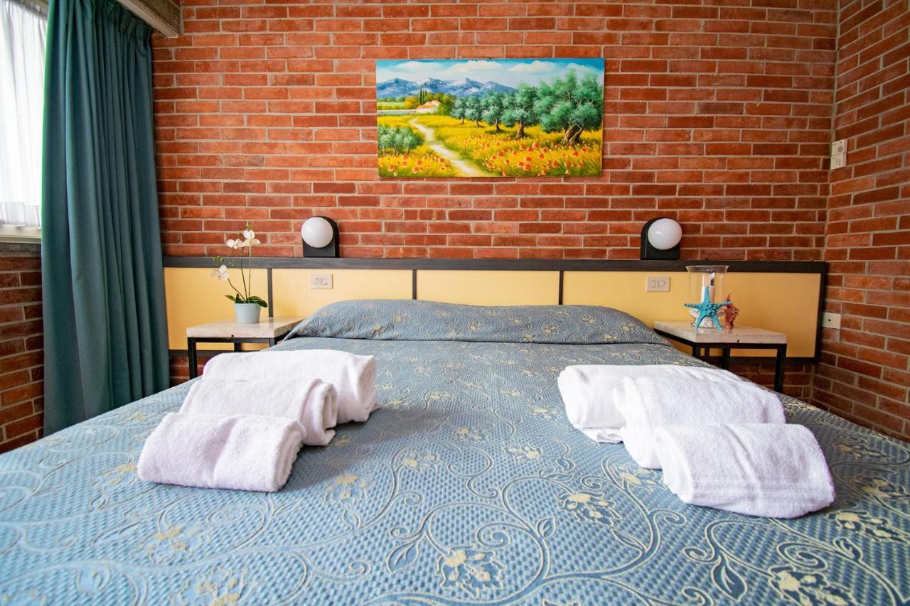 Marina Hotel 3*