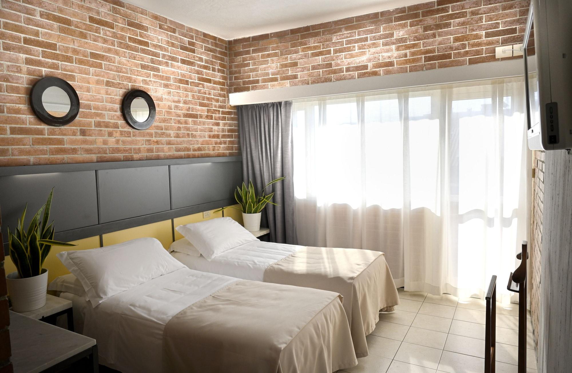 Marina Hotel 3*